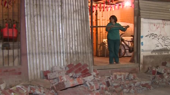 ¡Confuso incidente! Violenta balacera tras choque de auto a casa en San Bernardo