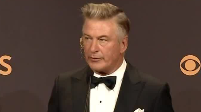 Alec Baldwin rompe el silencio tras matar accidentalmente a directora de fotografía en set de su nueva película
