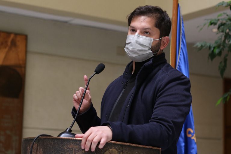 Gabriel Boric se defendió por errores en cifras: 