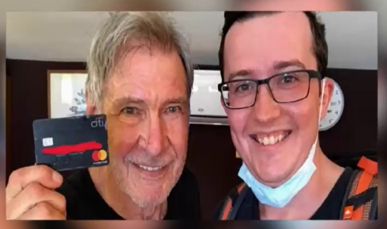 Actor no se había dado cuenta: Turista encontró tarjeta de crédito de Harrison Ford