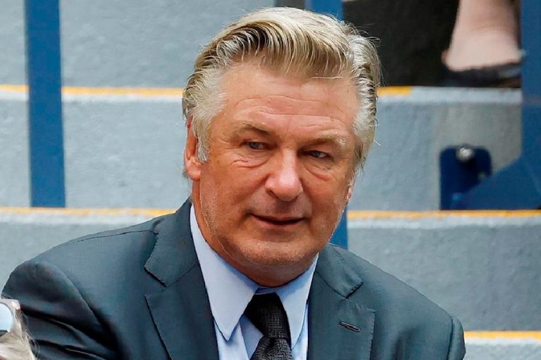 Caso Alec Baldwin: Autoridades no descartan presentar cargos contra el actor por muerte en el set de Rust