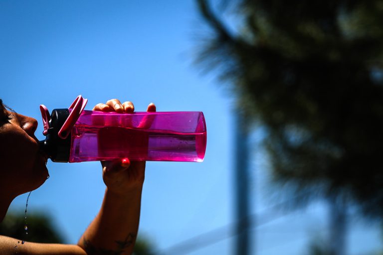 De ropa suelta a comer más liviano: ¿Qué precauciones puedo tomar ante la ola de calor?