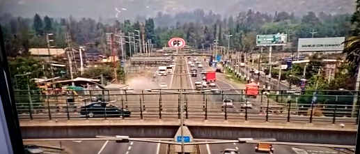 Bombero se encuentra en estado grave tras choque con camión en la Ruta 5 Sur