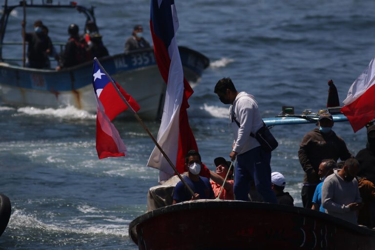 Pescadores vs. gobierno: Trabajadores de la ex Caleta Sudamericana no descartan radicalizar el movimiento