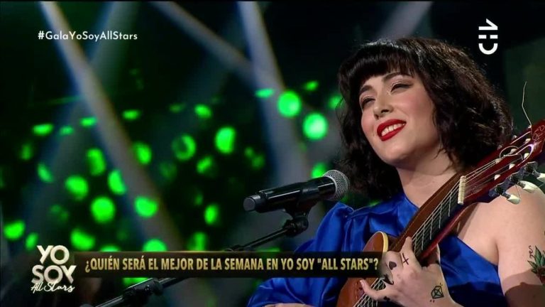 “Me gustó mucho la fidelidad”: Mon Laferte brilló en el escenario