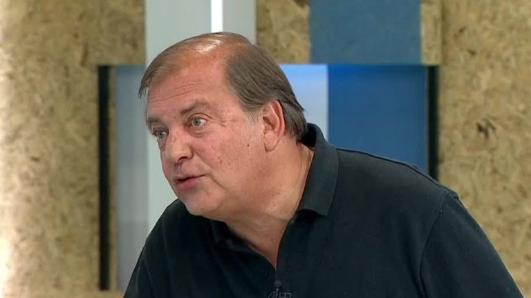 Francisco Vidal nunca ha escrito un WhatsApp: “Tengo los dedos gordos”