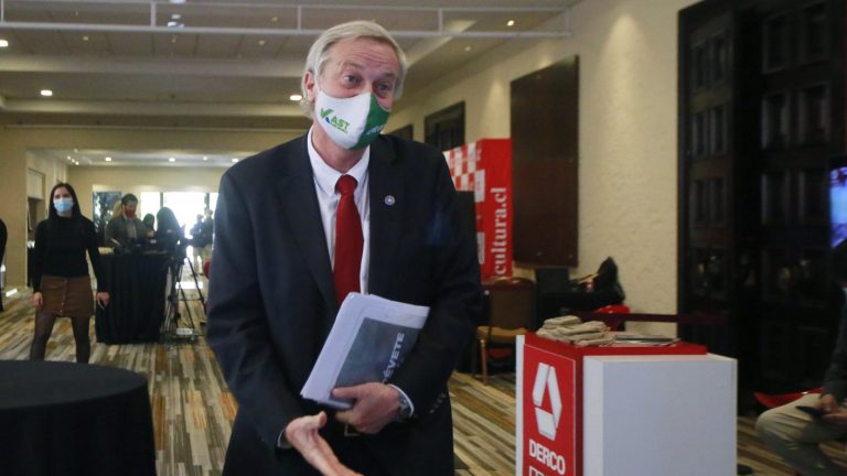 “Se llama José Antonio, le están faltando el respeto”: Rojo Edwards sale en defensa del nombre de Kast