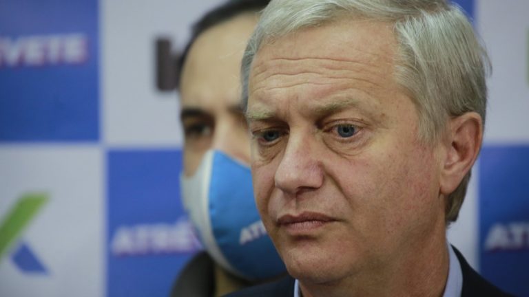 Revelan que exejecutivo condenado por el caso Penta donó dinero a la campaña de Kast