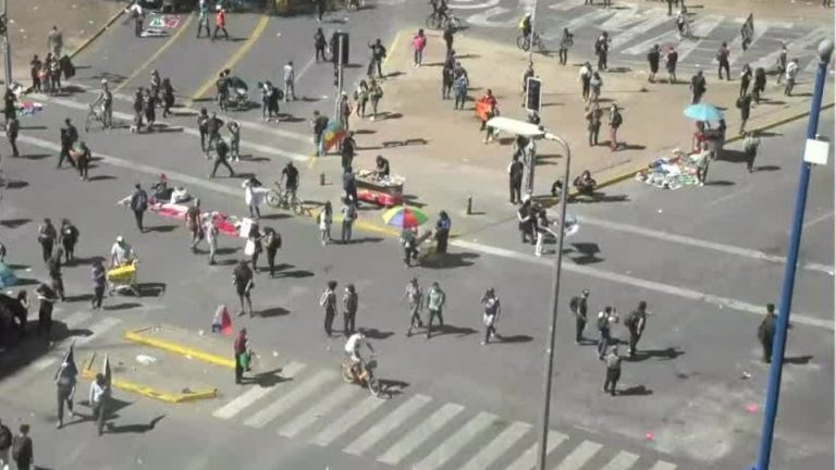 Plaza Baquedano comienza a llenarse de manifestantes: Tránsito totalmente cortado en Av. Providencia