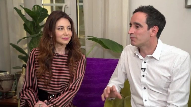 “Acertijo”: La productora de teatro que une a Mónica Godoy y Nicolás Saavedra