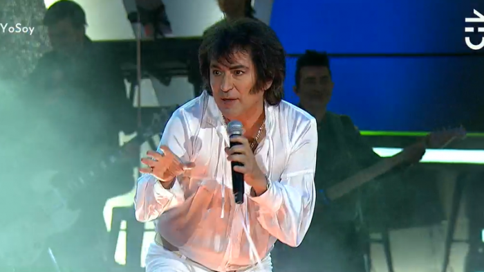 ¡Sensualidad y energía! Sandro el gitano brilló en el escenario interpretando uno de sus grandes clásicos