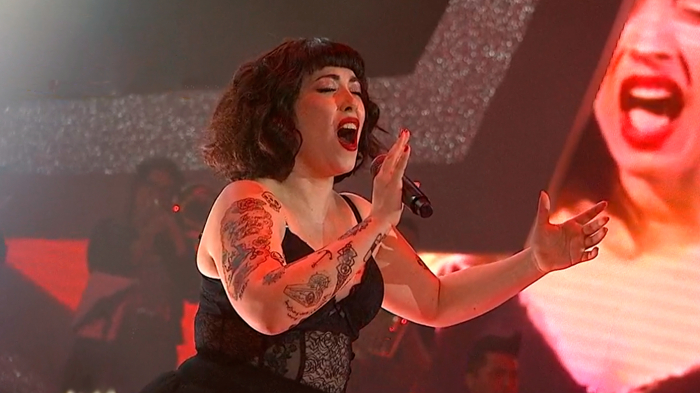 ¡Apasionada total! Mon Laferte sorprendió con su potente interpretación de “Tormento”
