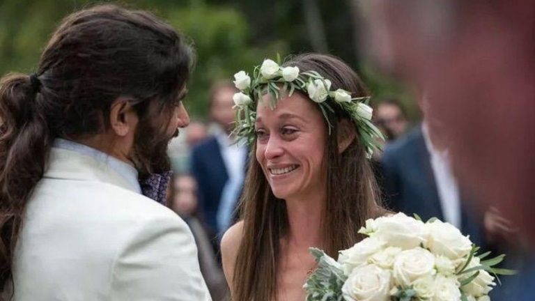 ¡Emotivo gesto! Novia impresionó a su esposo ciego con un vestido táctil en el matrimonio