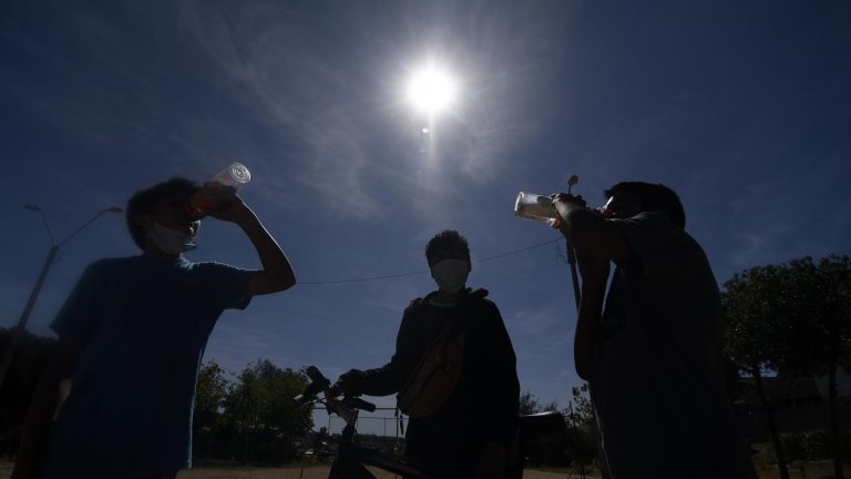 ¿La ola de calor seguirá todo el fin de semana largo? Conoce el pronóstico del tiempo para Halloween