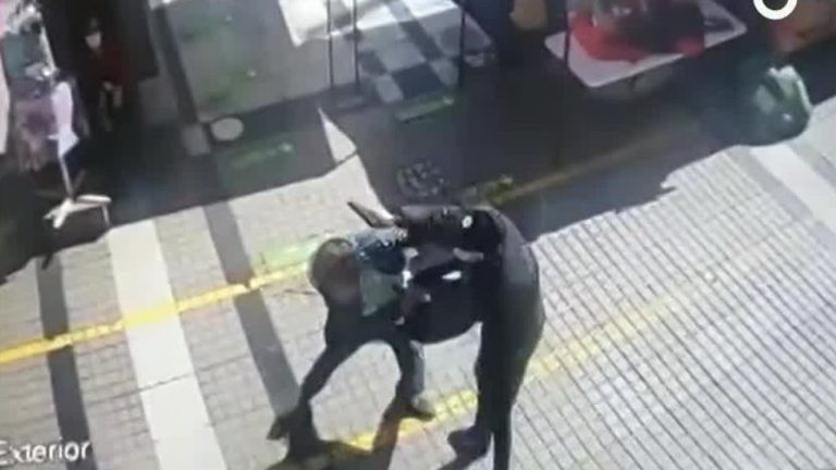 Heróica y temeraria acción: Transeúntes frustran robo de $5 millones a persona que salía de un banco