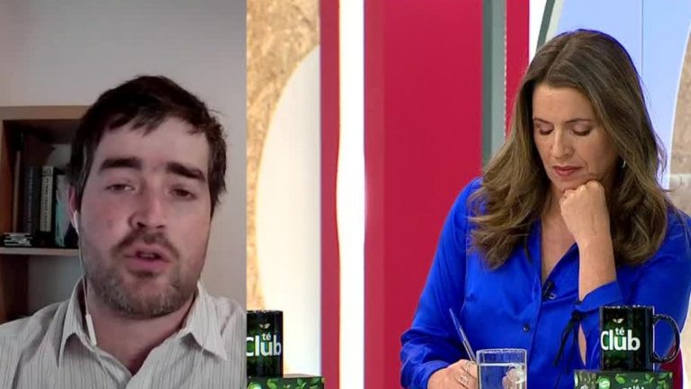 “Cobran horas extras incluso cuando están de vacaciones”: La millonaria polémica que envuelve a la Municipalidad de Las Condes