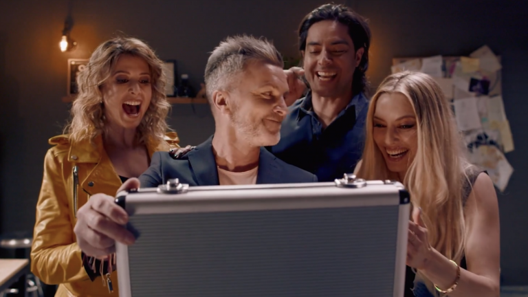 ¡Llegaron los investigadores! ¿Lograrán saber quiénes están detrás de los personajes?