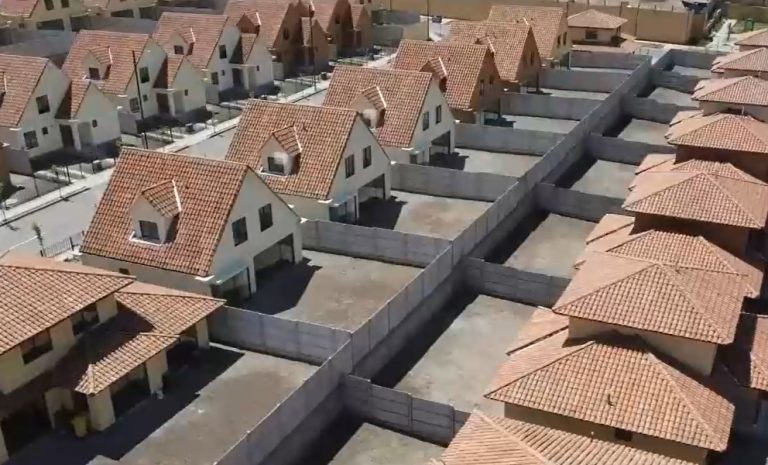 Propietarios aún no reciben casas y dividendos suben por alza en tasas de interés