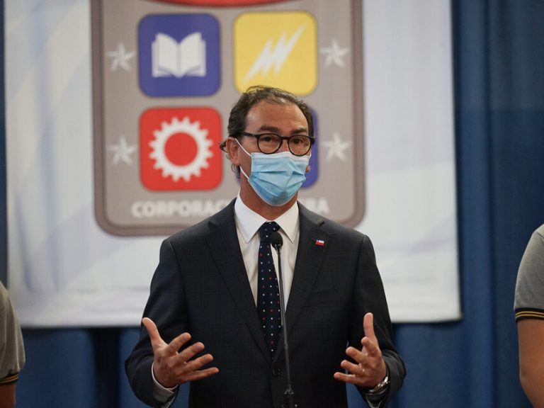 Ministro Figueroa anticipa que el funcionamiento del sistema educativo en 2022 