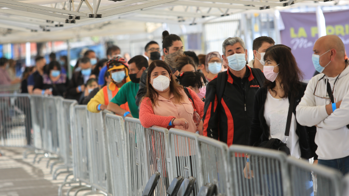 Alta demanda de dosis de refuerzo: Vacunatorios extienden atención hasta las 18:00 horas