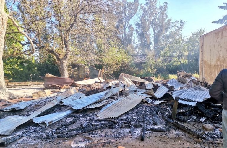 La Araucanía: Desconocidos realizan ataque incendiario contra fundo del diputado Rathgeb (RN)