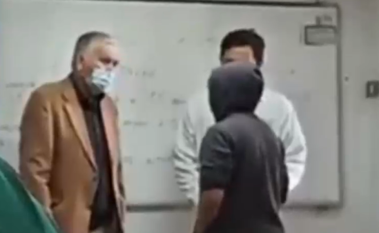 Denuncian agresión verbal y humillación de sostenedor a alumno de 12 años por uso de uniforme