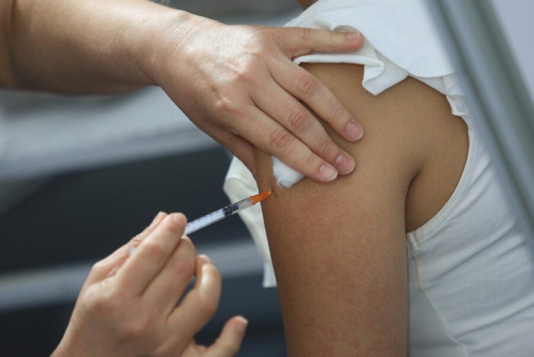 Conoce los locales de vacunación que estarán habilitados este fin de semana en la Región Metropolitana