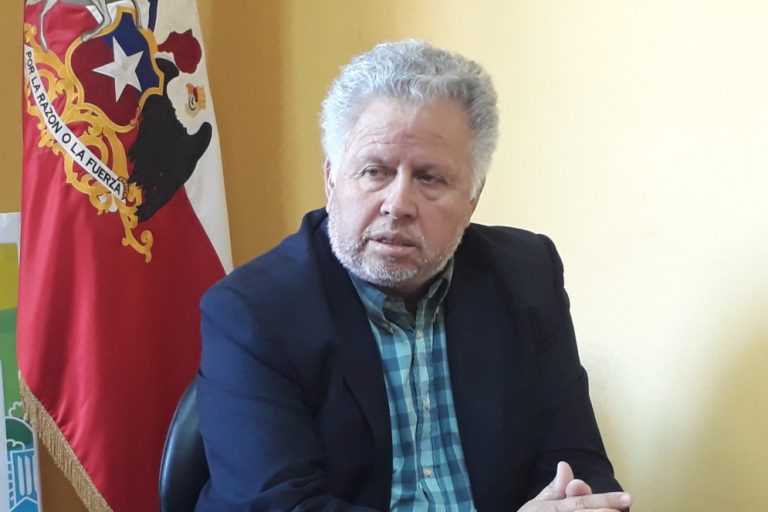 Destituyen al alcalde de Dalcahue, Juan Hijerra, por conducir un vehículo fiscal en estado de ebriedad