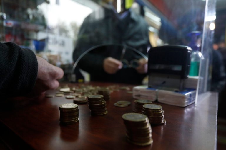 Acusan que locales comerciales no reciben pagos en efectivo: ¿Dónde puedo denunciarlo?