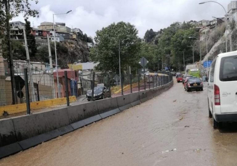 Rotura de matriz en Valparaíso: Corte de agua afectará hasta la madrugada a diversos sectores