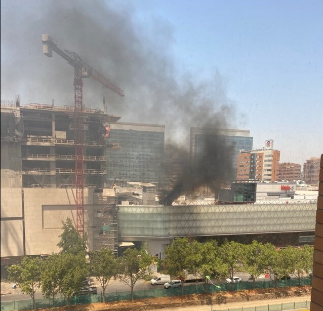 Amago de incendio se registró en Parque Arauco: Fue provocado por generador