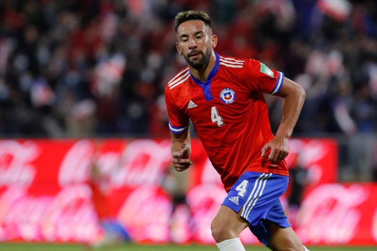 El mensaje de Isla luego de quedar fuera del partido frente a Paraguay: 