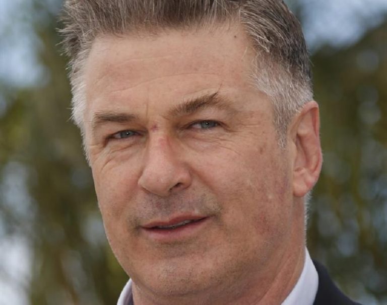 Presentan primera demanda por negligencia contra Baldwin y equipo de Rust