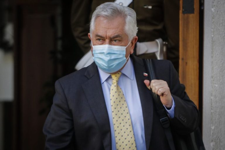 Ministro Paris alertó a comunas en observación por casos COVID-19: 