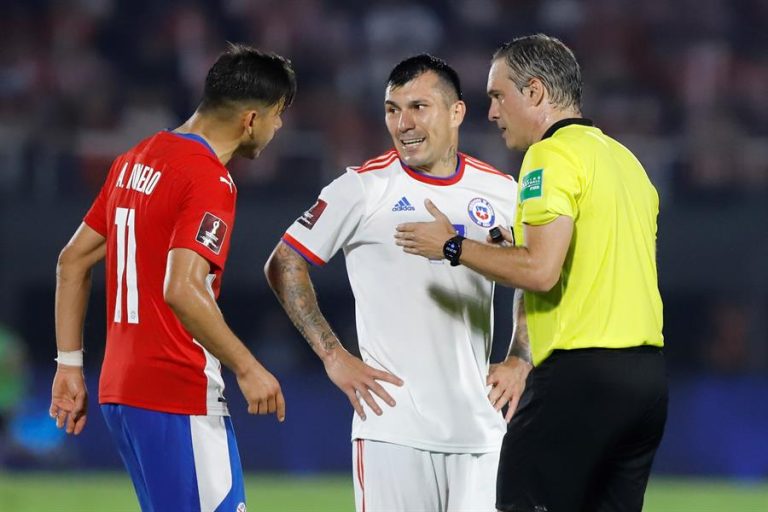 Gary Medel y los festejos de la Roja en camarines: 