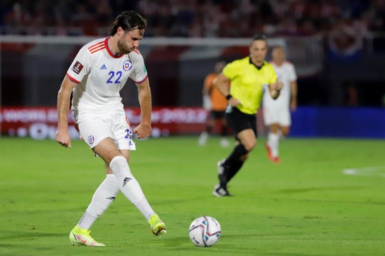 Ben Brereton se lució bailando al ritmo de Marcianeke en el camarín de la Roja