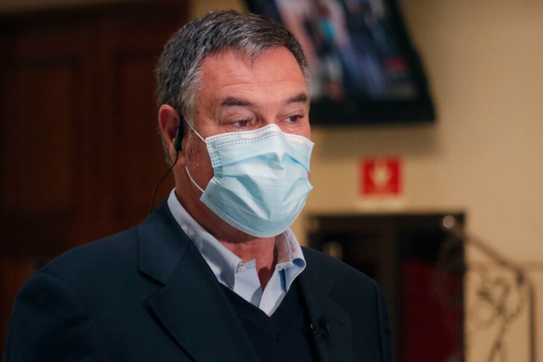 Senador Ossandón denuncia que desconocidos irrumpieron en su sede parlamentaria: 