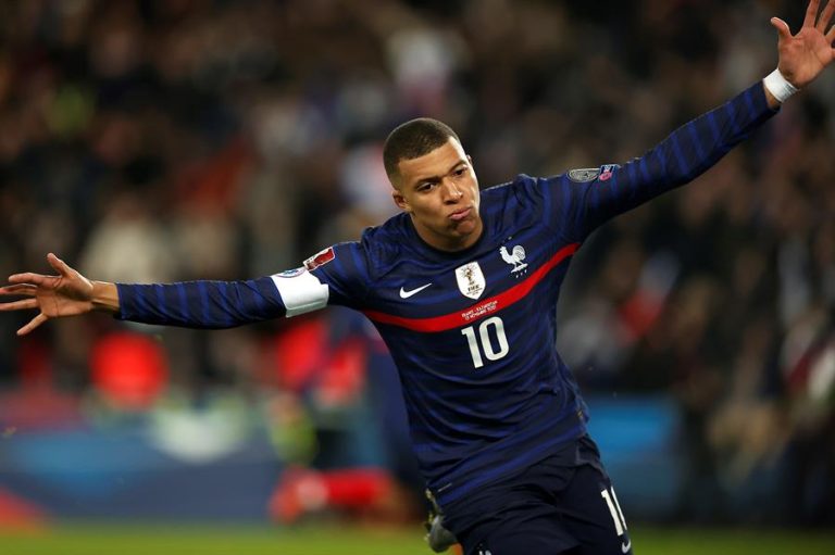 Francia selló su clasificación al Mundial de Qatar con goleada sobre Kazajistán