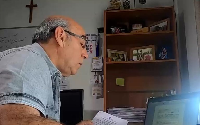 De vuelta al colegio: Adultos mayores terminan sus estudios después de los 65 años