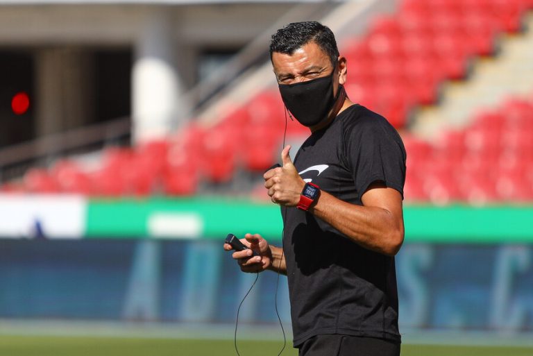 Conmebol suspendió a Roberto Tobar por “incurrir en errores graves” en duelo entre Brasil y Colombia