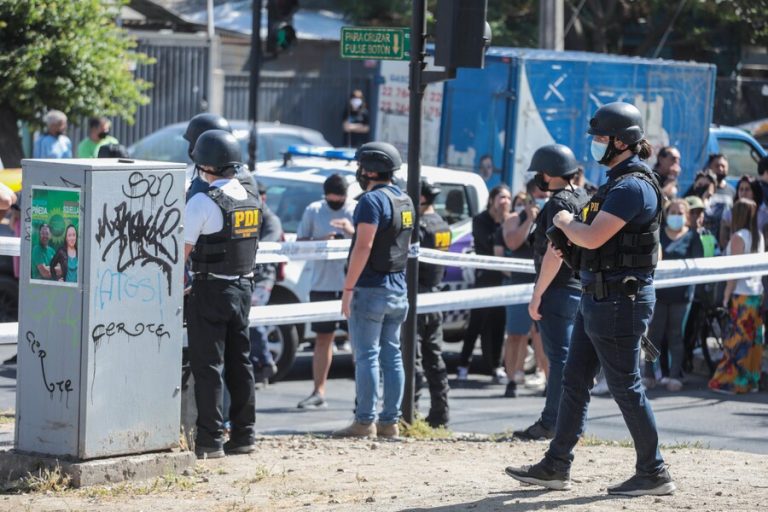 Hombre parapetado en Conchalí: PDI sostiene que dos personas se suicidaron