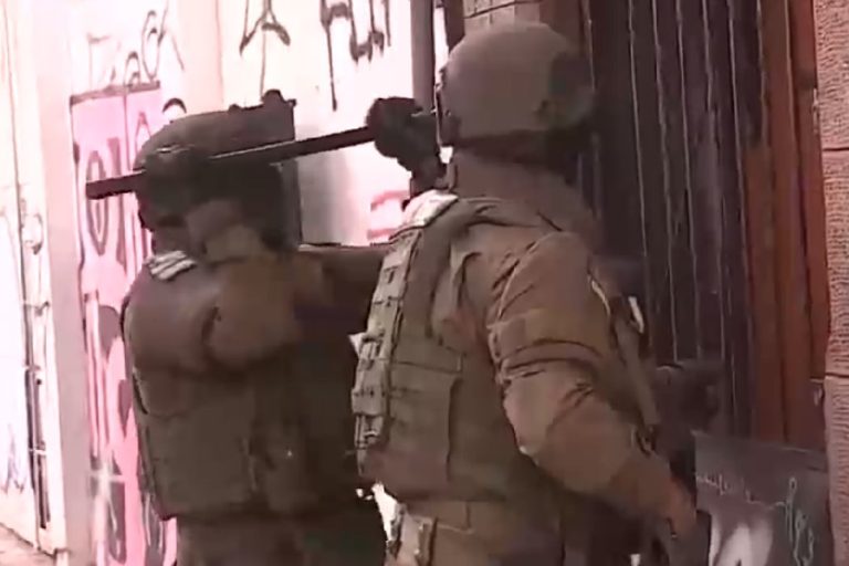 Asociación de Fiscales criticó allanamiento en sede de Comunes: Apuntaron al uso desproporcionado de la fuerza