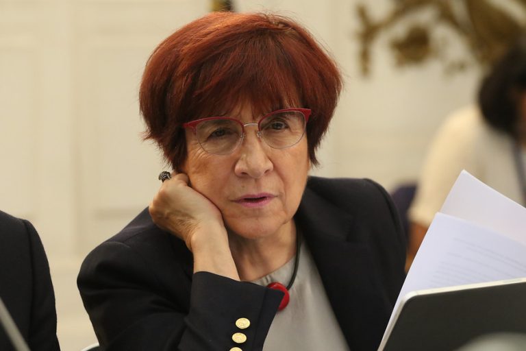 Carmen Hertz ofició al ministro del Interior por allanamiento del GOPE a sede de Comunes