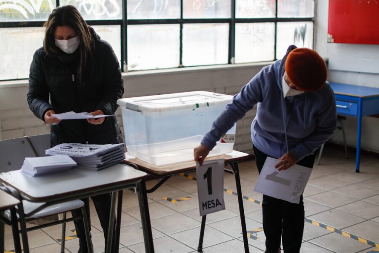 Vocales listos y capacitados para recibir a los votantes en las elecciones de este domingo