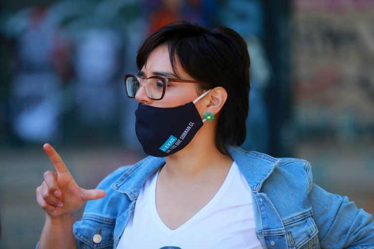 Servel confirma que denunciará a Karina Oliva a la Fiscalía por presuntos delitos electorales