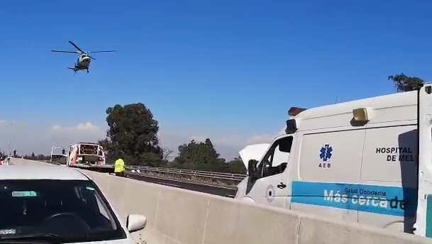 Helicóptero aterrizó en Ruta 78 para traslado de niño a hospital: Ambulancia estaba atrapada en el taco