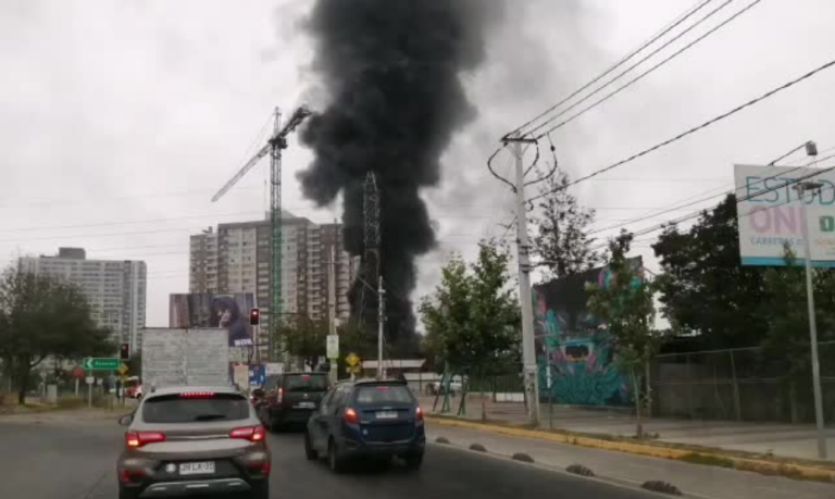 Reportan incendio en fábrica textil ubicada en Carlos Valdovinos