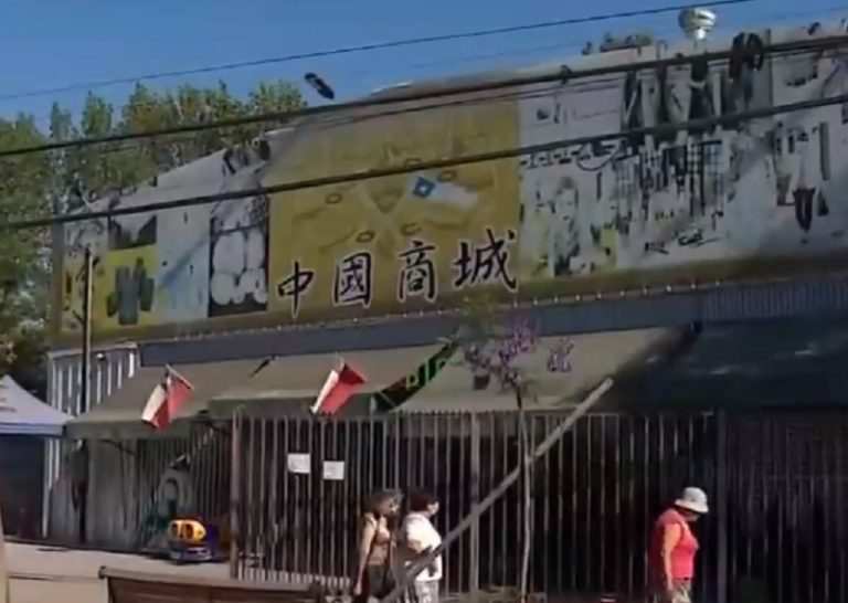 Mujer denuncia una violenta agresión en mall chino