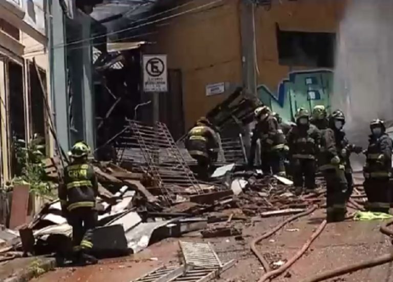 Buscan a mujer desaparecida en incendio en Valparaíso