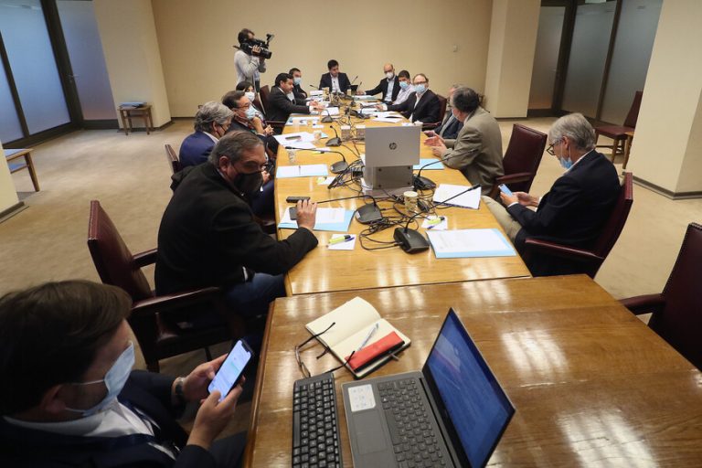 Cuarto retiro: Comisión Mixta suspende sesión y retomará discusión este miércoles